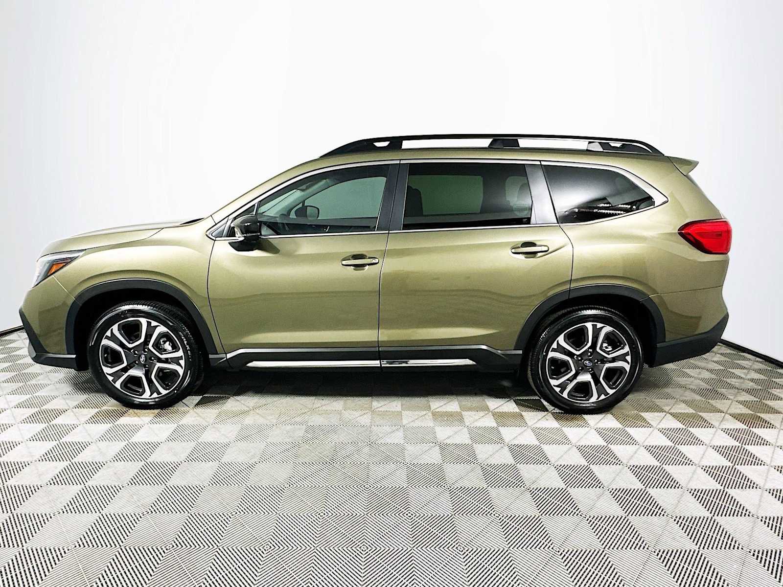 New 2025 Subaru Ascent Limited image 4