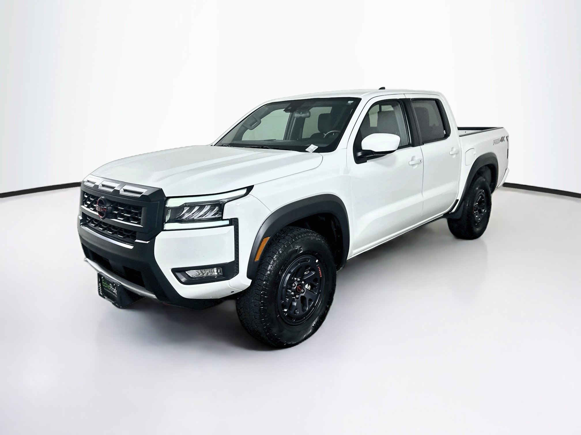 Used 2026 Nissan Frontier PRO-4X AWD/4WD image 3