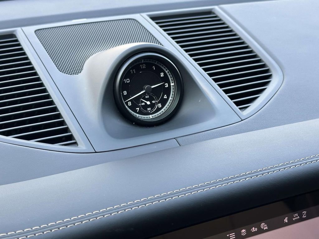 Certified 2025 Porsche Macan image 23
