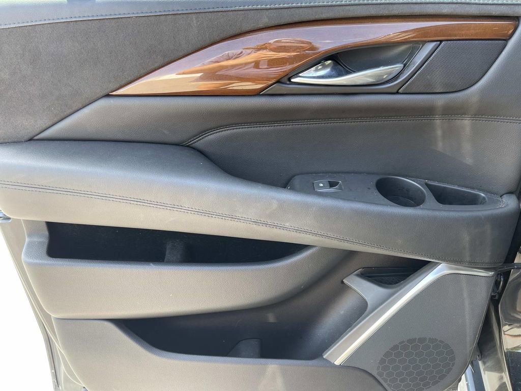 Used 2019 Cadillac Escalade ESV Luxury AWD/4WD image 21