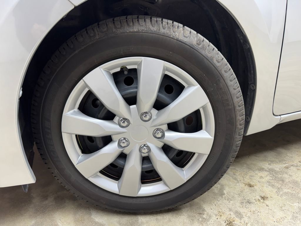 Used 2016 Toyota Corolla LE image 28