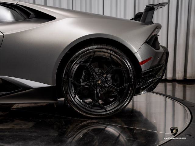 Used 2018 Lamborghini Huracan Performante AWD/4WD image 15