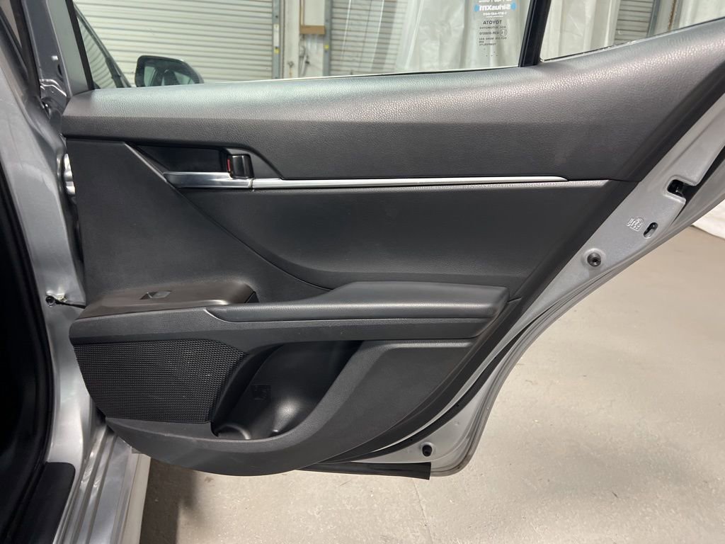 Used 2024 Toyota Camry SE image 11