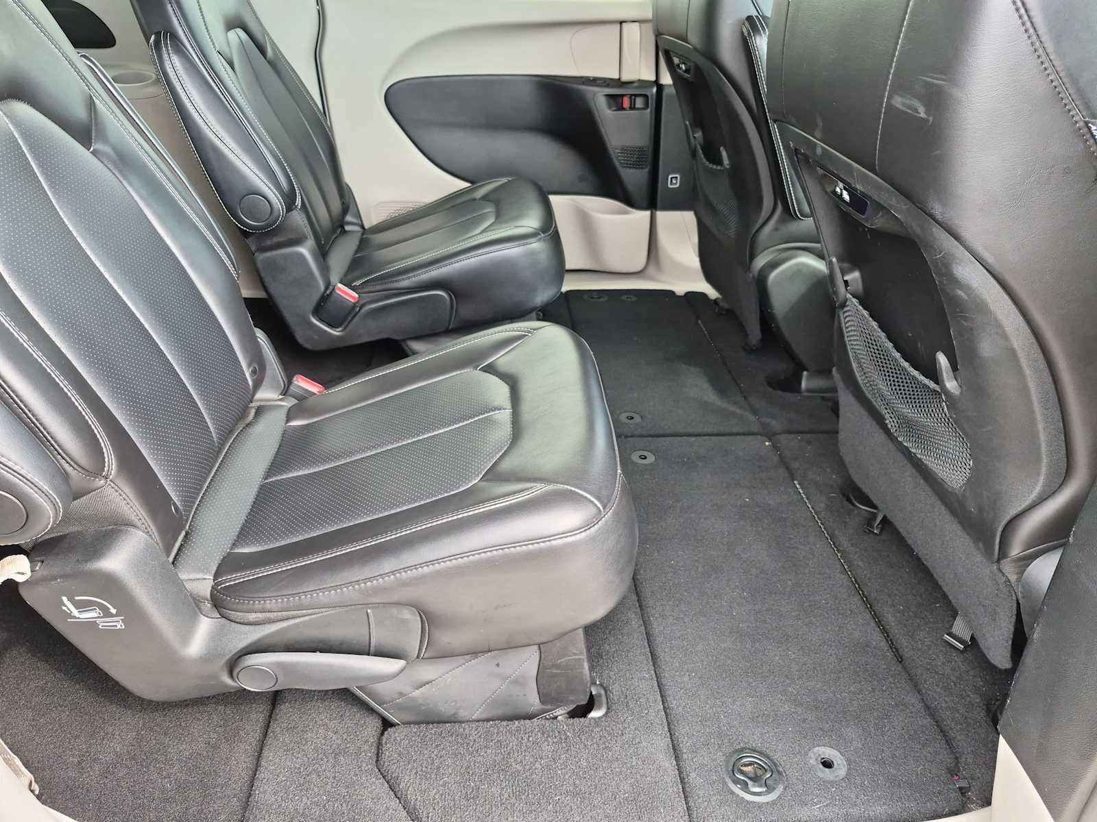 Used 2024 Chrysler Pacifica Touring-L FWD image 20