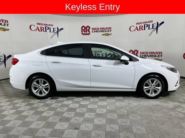 Used 2017 Chevrolet Cruze LT FWD image 9