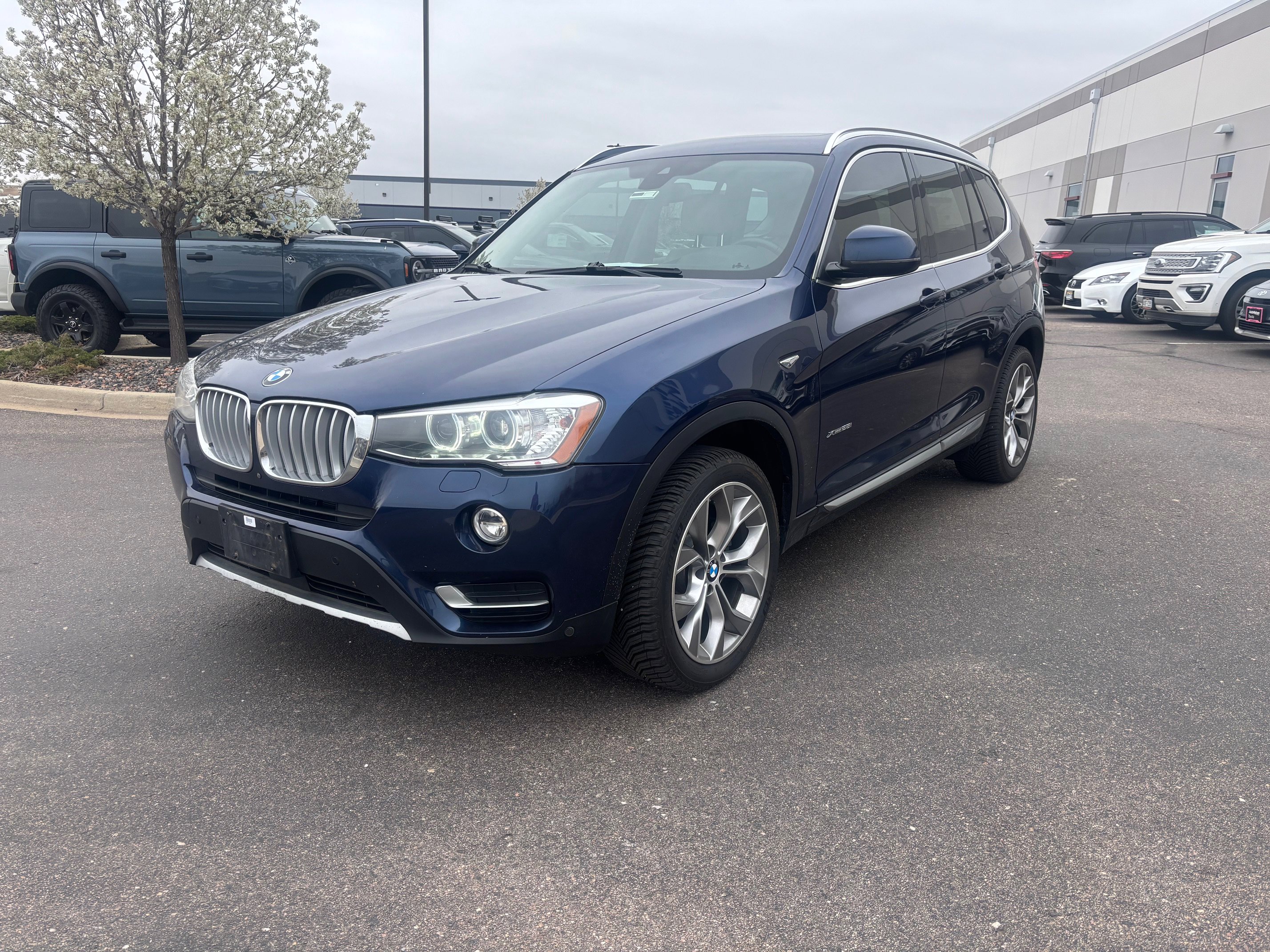 Used 2017 BMW X3 xDrive28i AWD/4WD image 3
