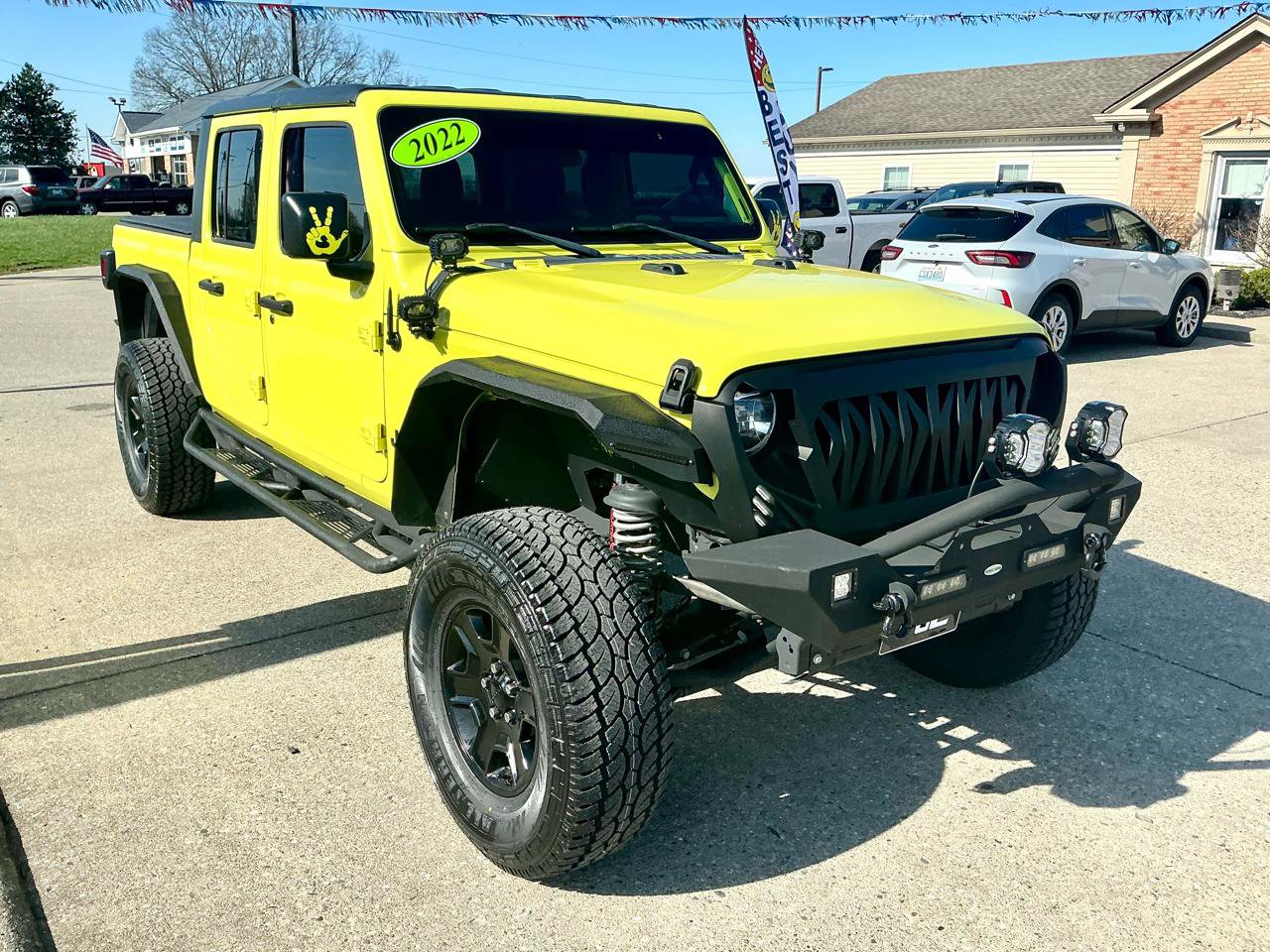 Used 2023 Jeep Gladiator Sport image 3