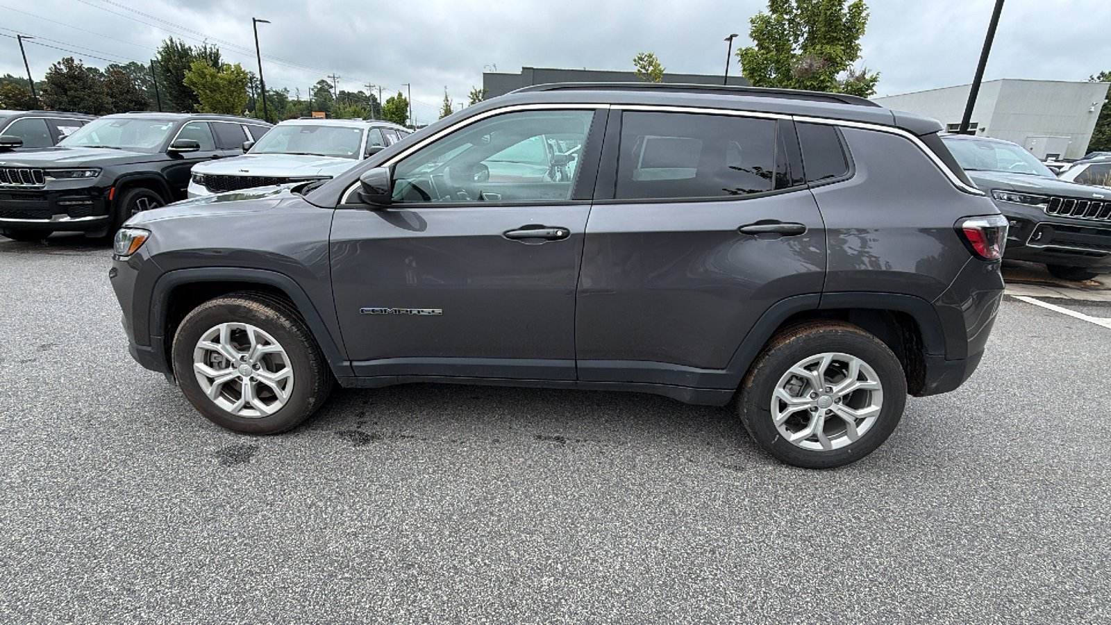 Used 2024 Jeep Compass Latitude AWD/4WD image 10