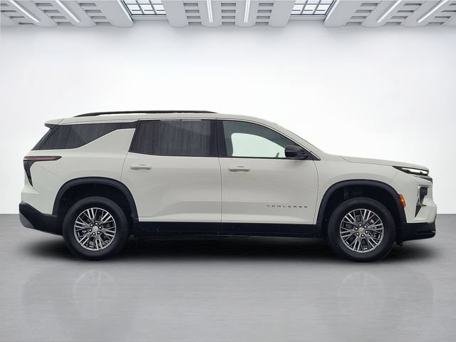 Used 2025 Chevrolet Traverse LT AWD/4WD image 3