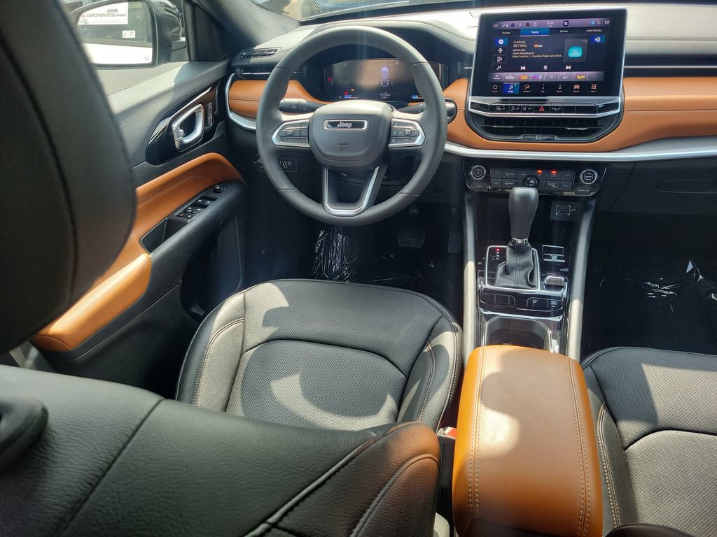 Certified 2024 Jeep Compass Limited w/ Elite Group AWD/4WD image 13
