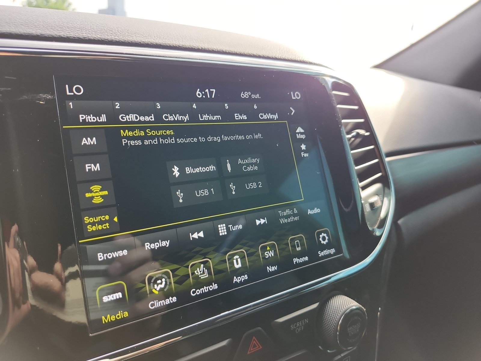 Used 2021 Jeep Grand Cherokee Laredo X AWD/4WD image 19