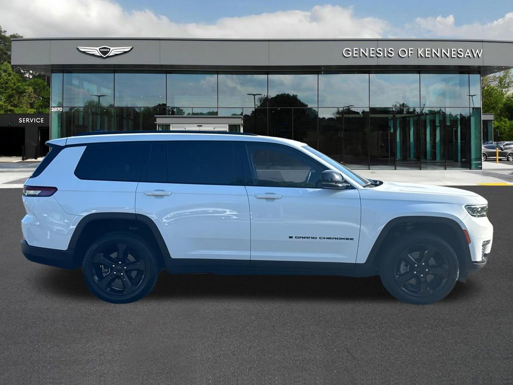 Used 2024 Jeep Grand Cherokee L Limited w/ Black Appearance Package AWD/4WD image 8