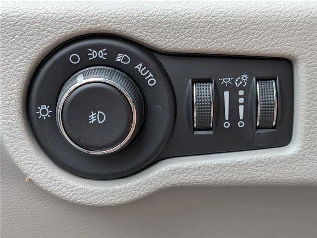 Used 2020 Chrysler Pacifica Touring-L image 12