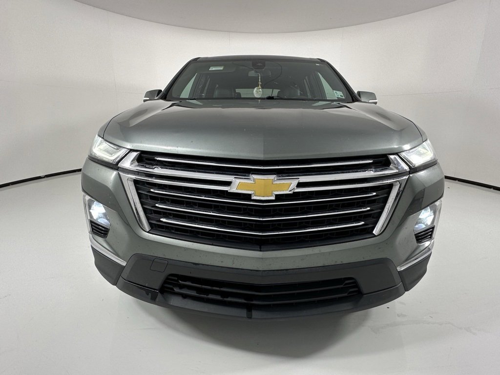 Used 2023 Chevrolet Traverse LT image 2