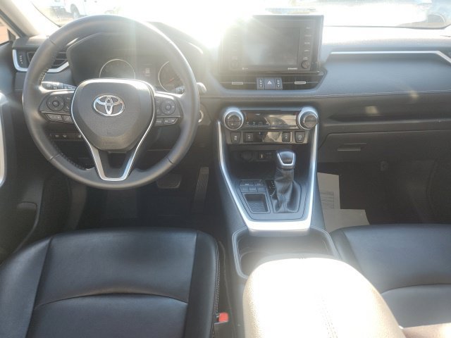 Used 2020 Toyota RAV4 XLE Premium FWD image 7