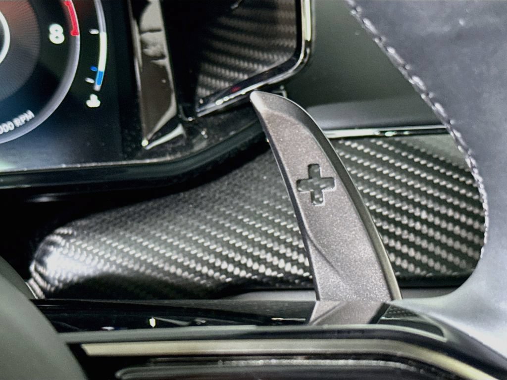 Used 2025 Aston Martin Vanquish RWD image 18