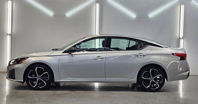 Used 2025 Nissan Altima 2.5 SR w/ SR Premium Package FWD image 7