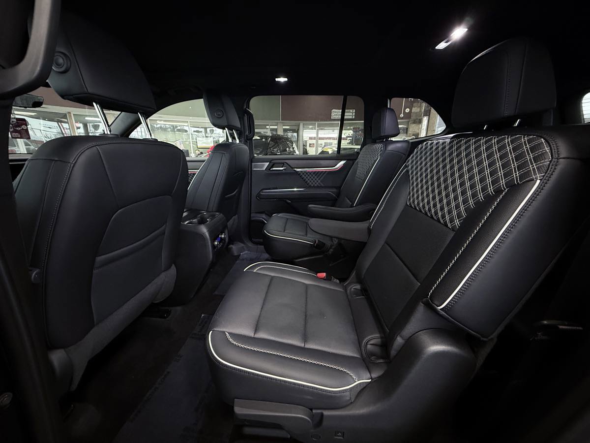 Used 2024 GMC Acadia Denali w/ Super Cruise Package FWD image 27