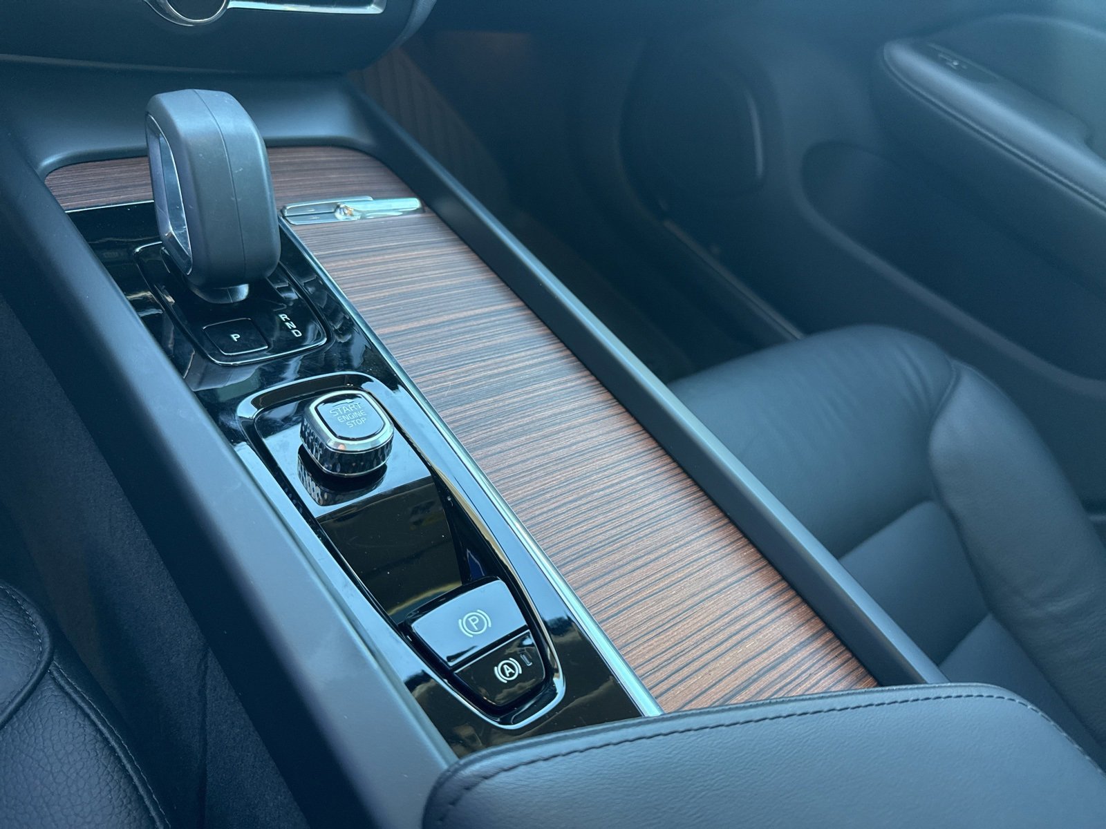 Used 2024 Volvo V60 B5 Cross Country Plus image 20