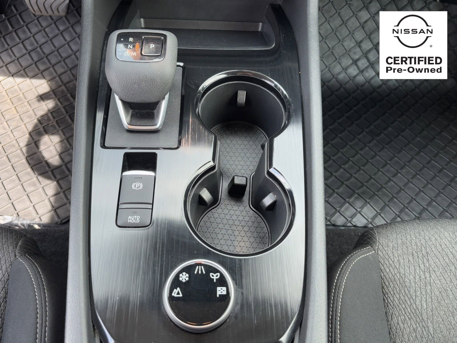 Certified 2025 Nissan Rogue SV image 27