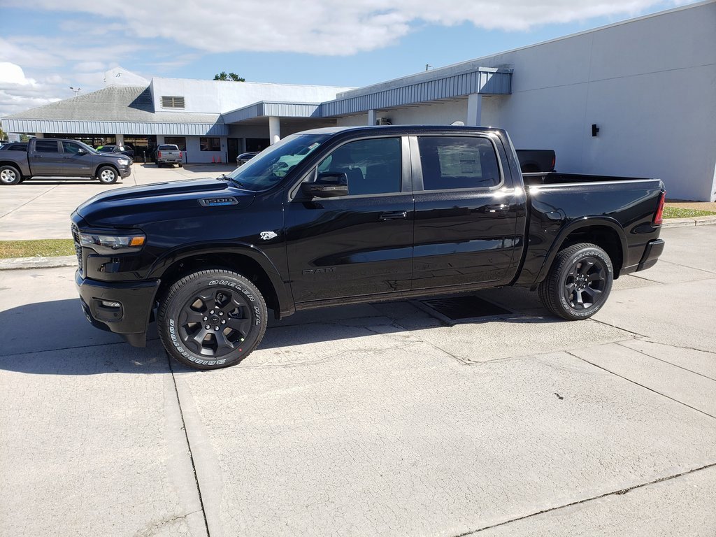 New 2026 RAM 1500 4x4 Crew Cab image 2