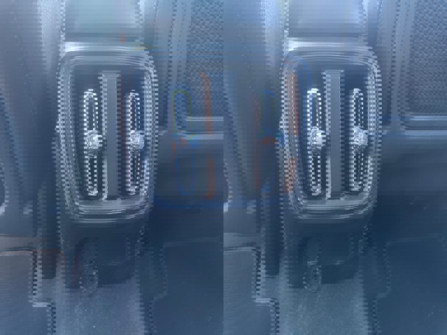 Used 2020 Volvo XC40 T4 R-Design w/ Protection Package Premier image 23