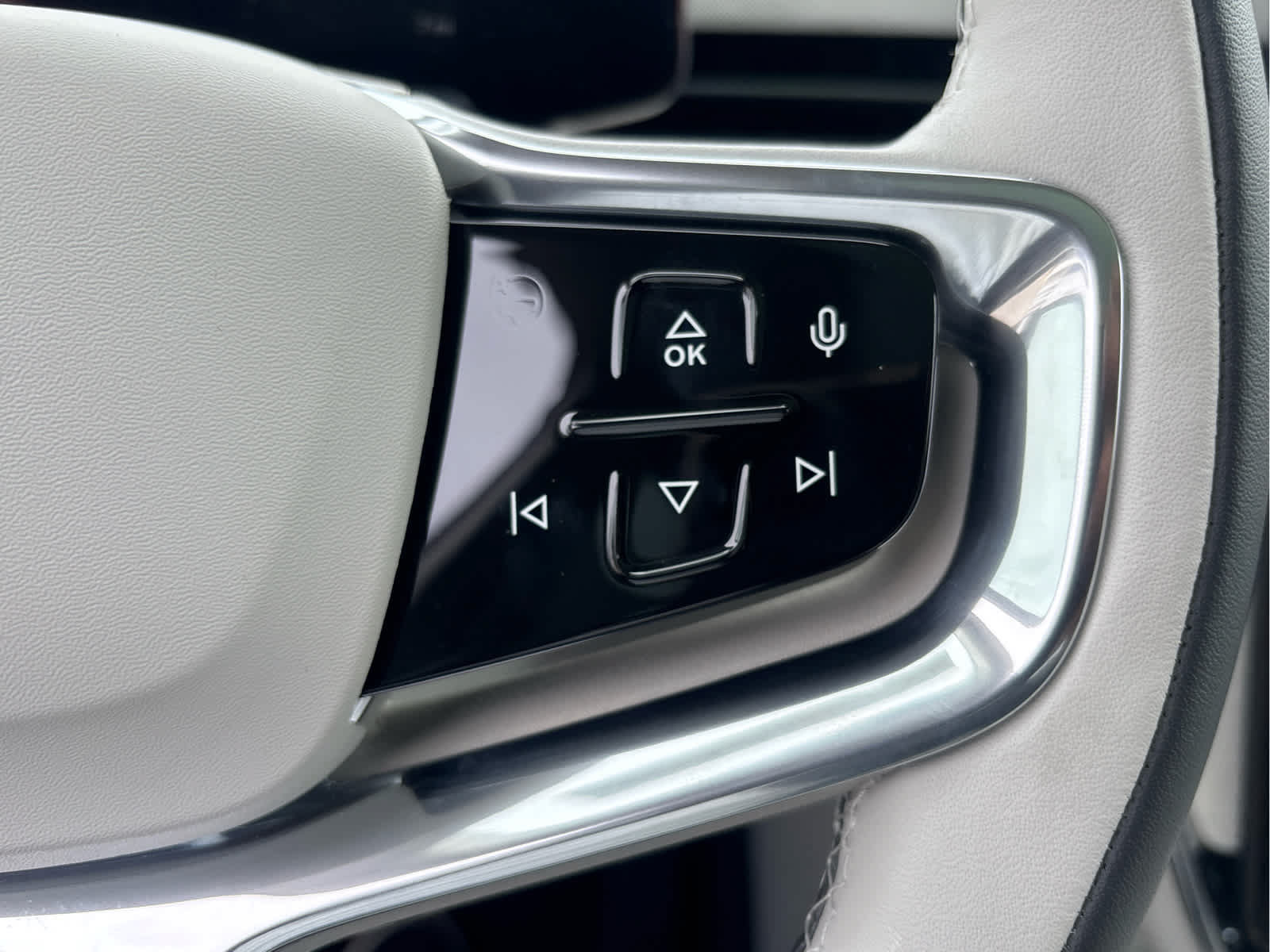 New 2026 Volvo EX90 Plus AWD/4WD image 16