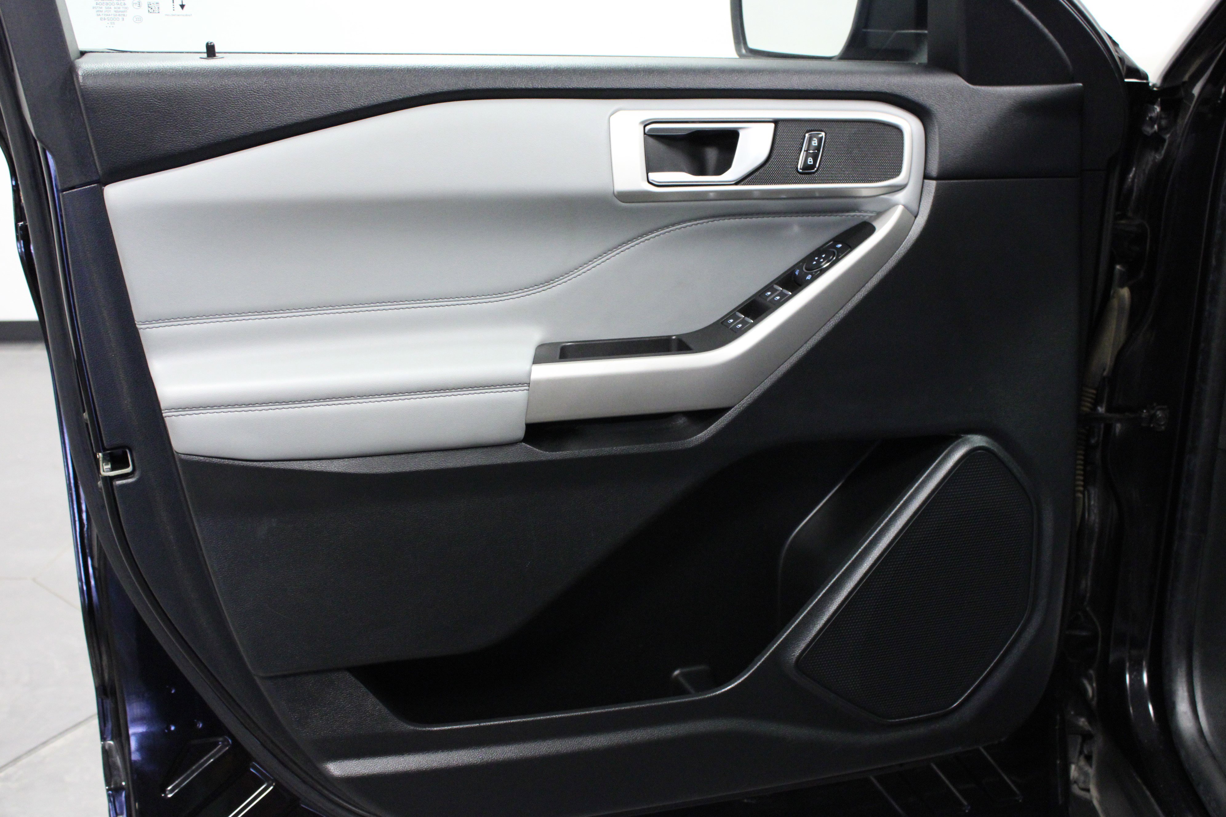 Used 2023 Ford Explorer XLT w/ Equipment Group 202A image 11