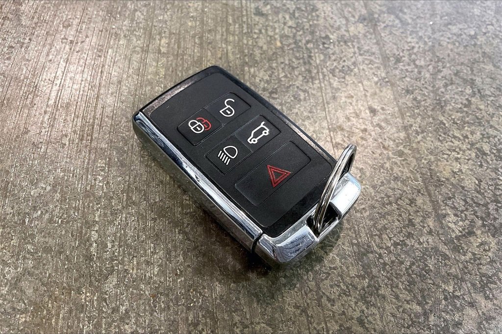 Used 2023 Land Rover Defender 110 V8 image 11