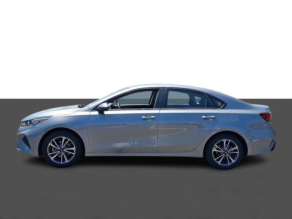 Used 2023 Kia Forte LXS w/ LXS Technology Package FWD image 4