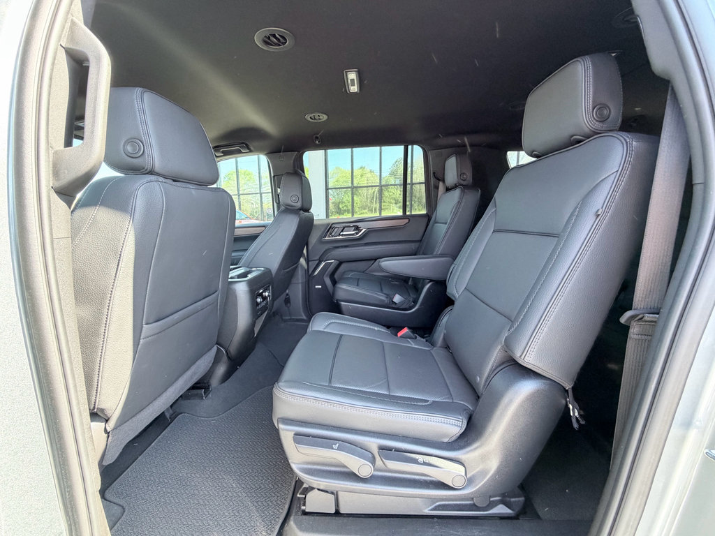 Used 2025 GMC Yukon XL Denali RWD image 29