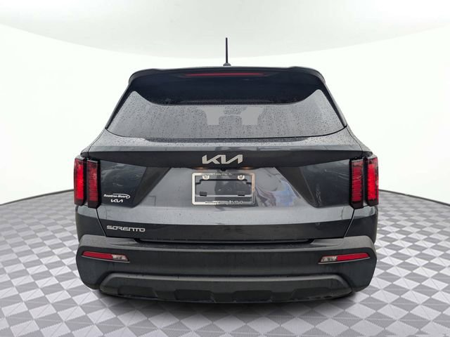 Used 2023 Kia Sorento LX image 4
