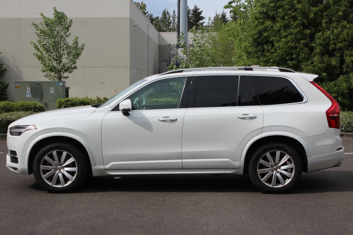 Used 2016 Volvo XC90 T6 Momentum AWD/4WD image 2