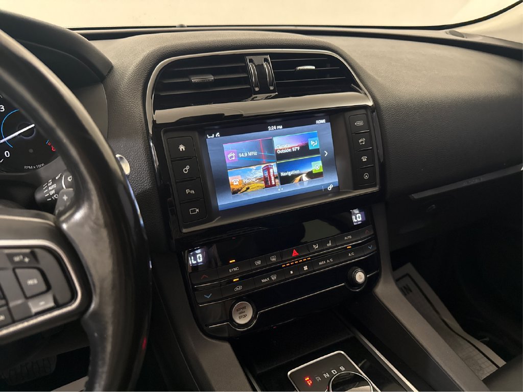 Used 2018 Jaguar F-PACE Premium AWD/4WD image 35