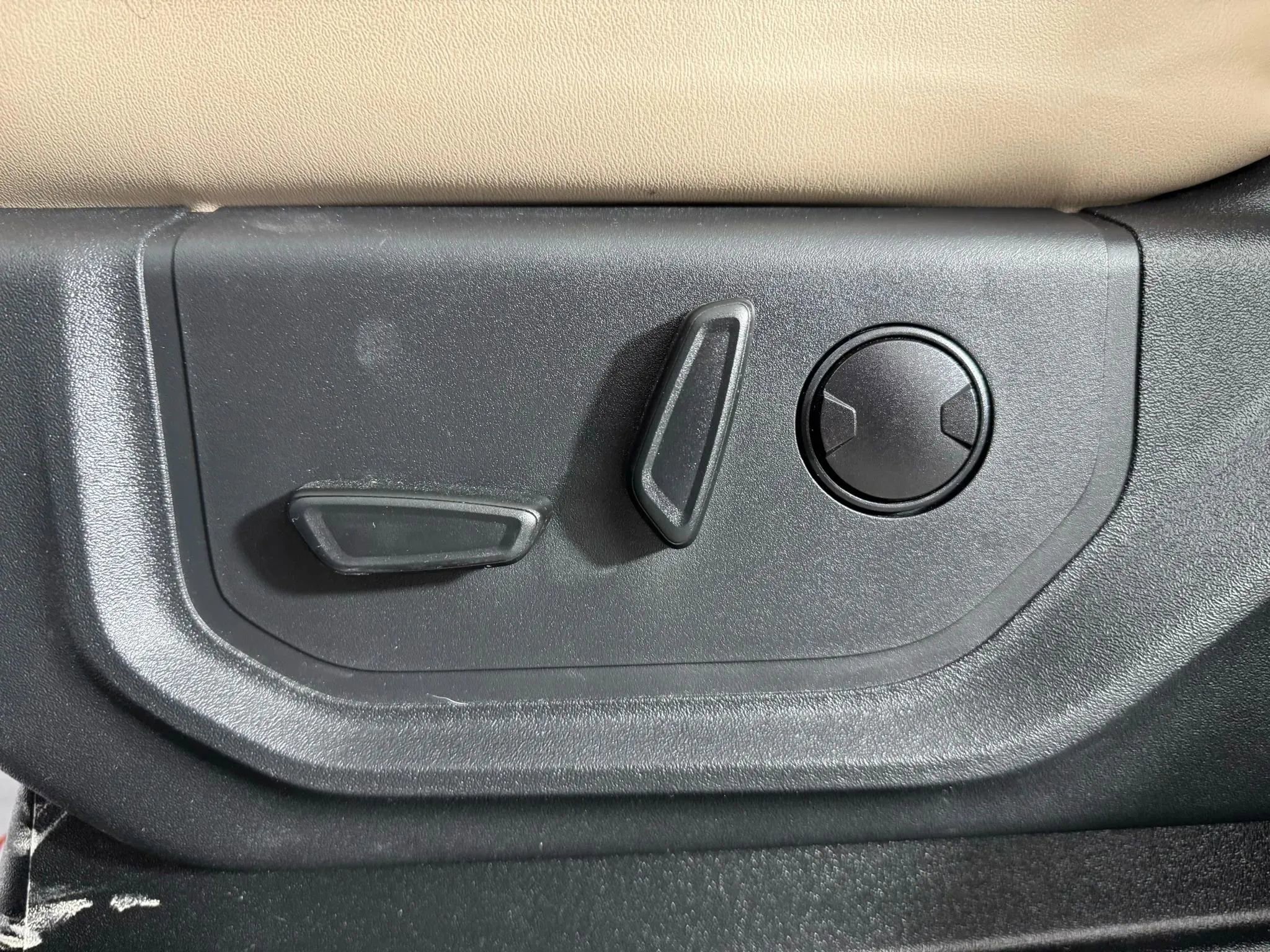 Used 2023 Ford Expedition XLT image 38