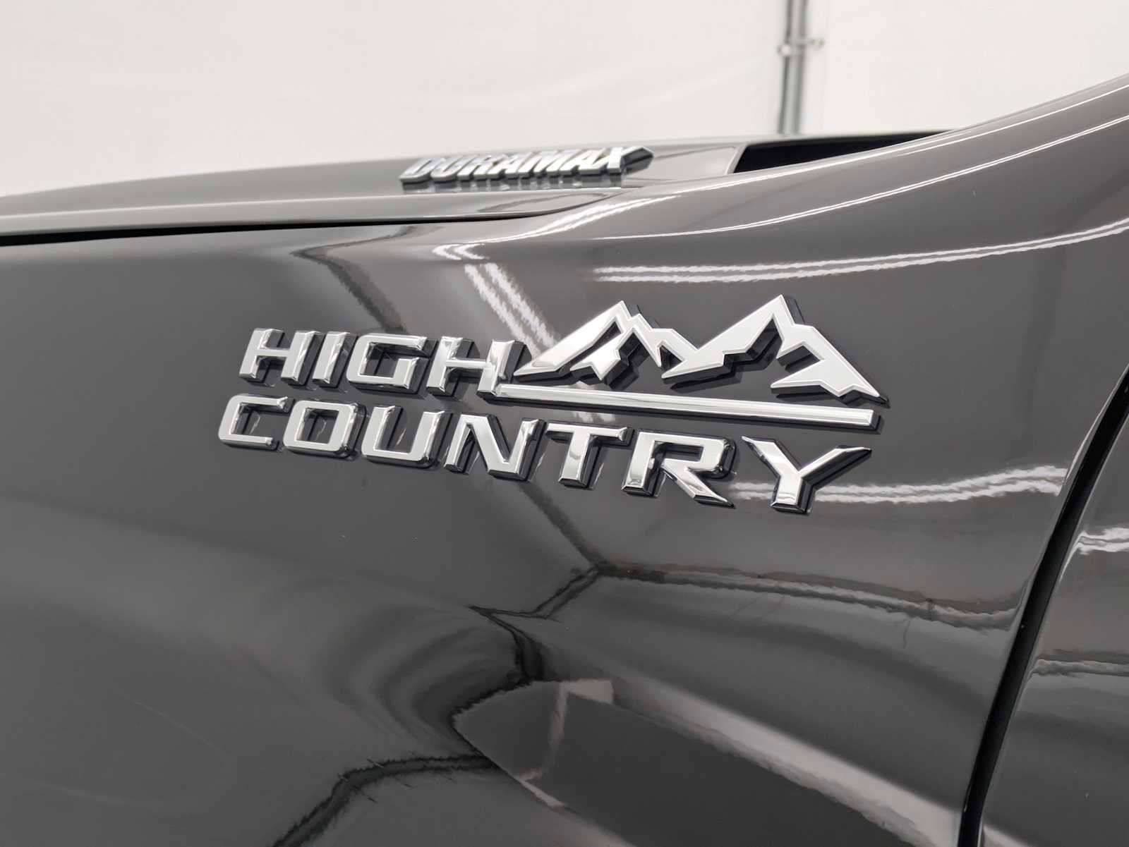 Used 2024 Chevrolet Silverado 1500 High Country w/ Technology Package AWD/4WD image 11