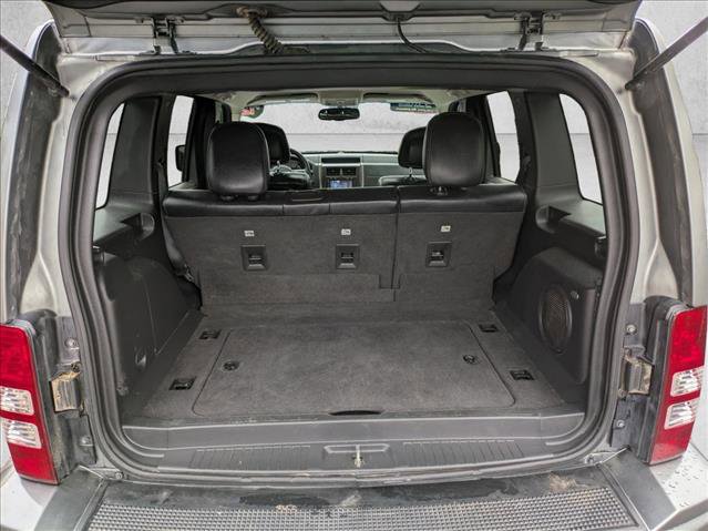 Used 2012 Jeep Liberty Limited Jet w/ Comfort/Convenience Group image 9