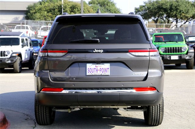 Used 2025 Jeep Grand Cherokee Laredo image 6