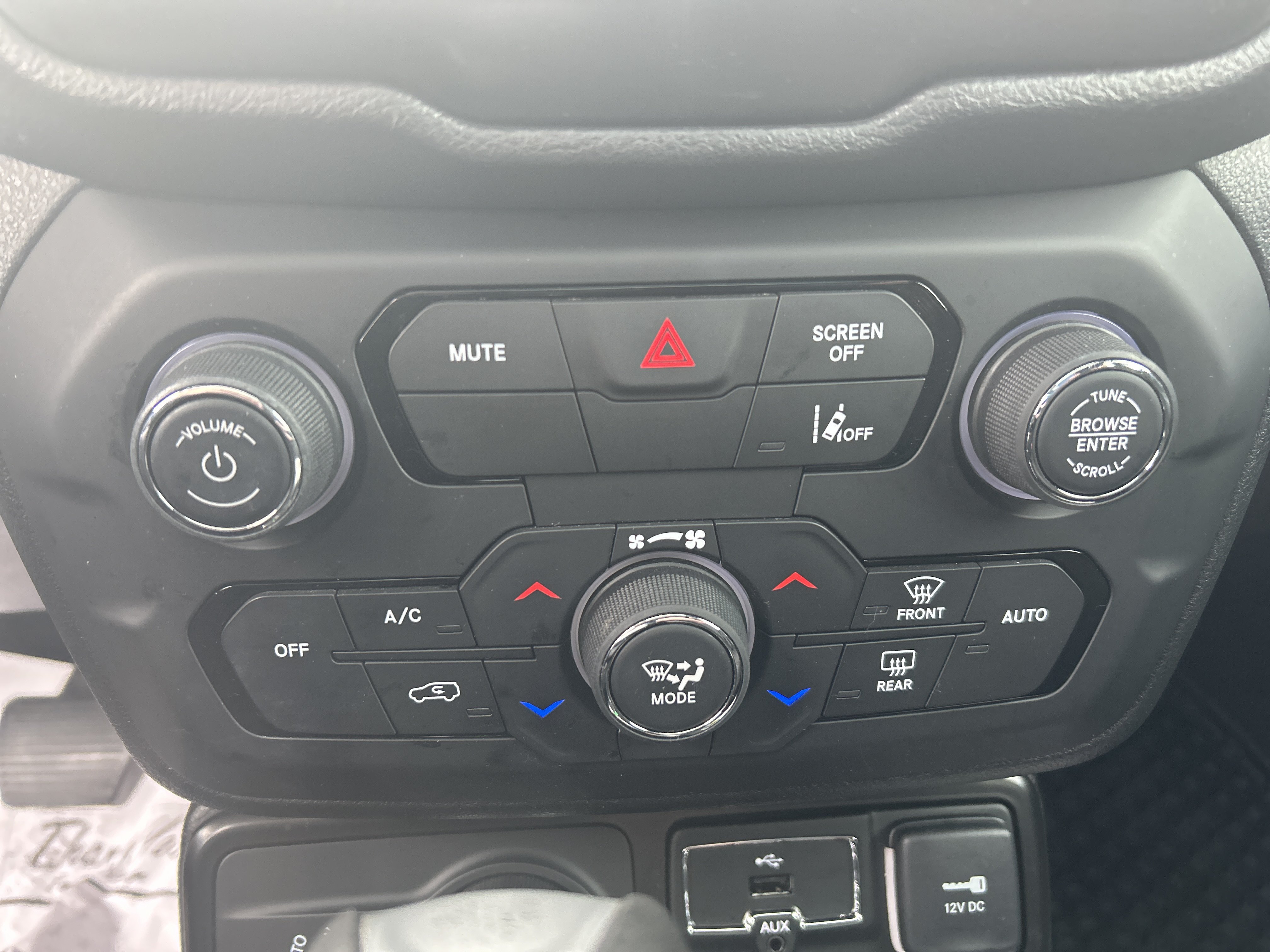 Used 2022 Jeep Renegade Altitude w/ Sun/Sound Group AWD/4WD image 13