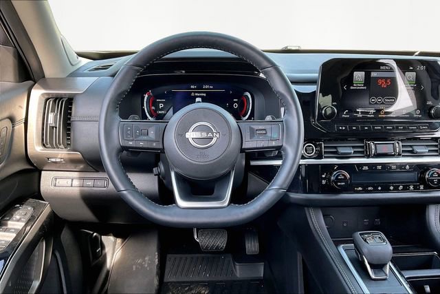 Used 2024 Nissan Pathfinder Platinum w/ Cargo Package image 8