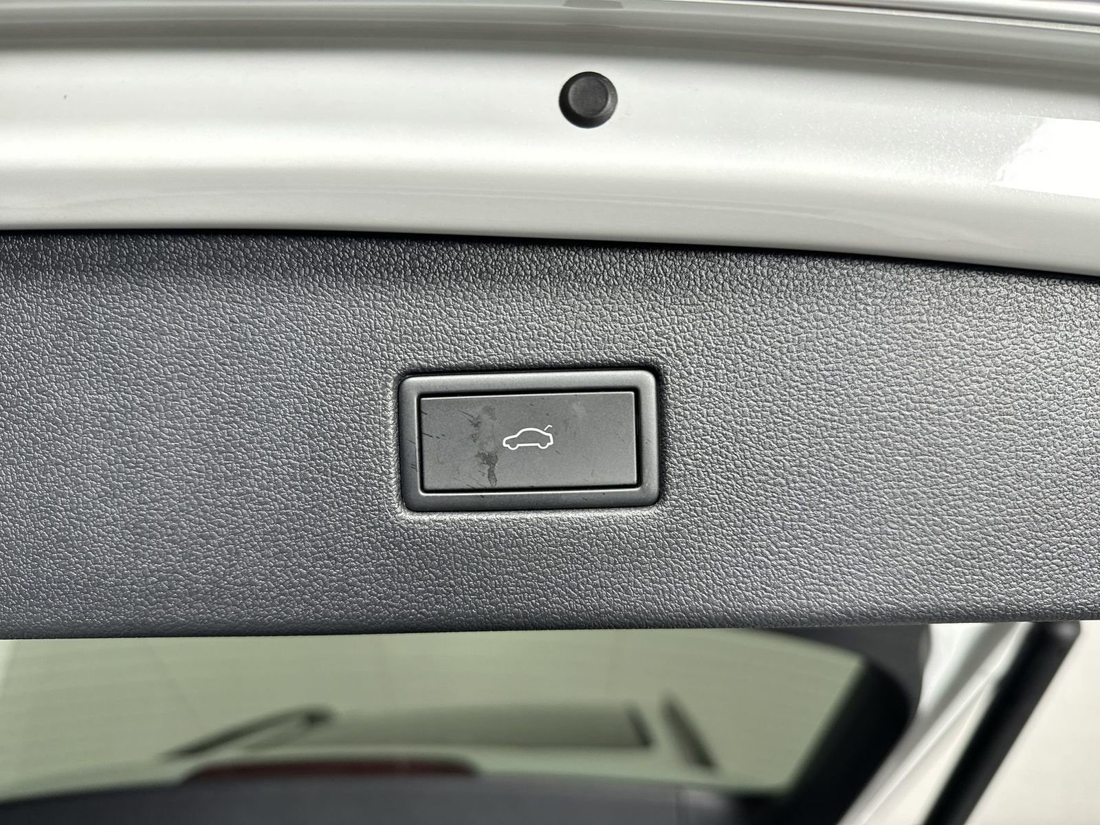 Used 2024 Volkswagen Tiguan SE R-Line image 36