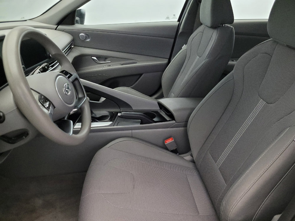 Used 2022 Hyundai Elantra SE w/ Preferred Accessory Package image 17