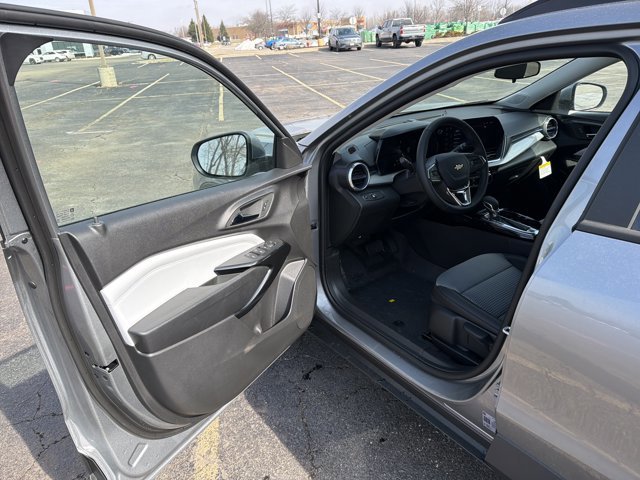 New 2026 Chevrolet Trax LT w/ LT Convenience Package image 9