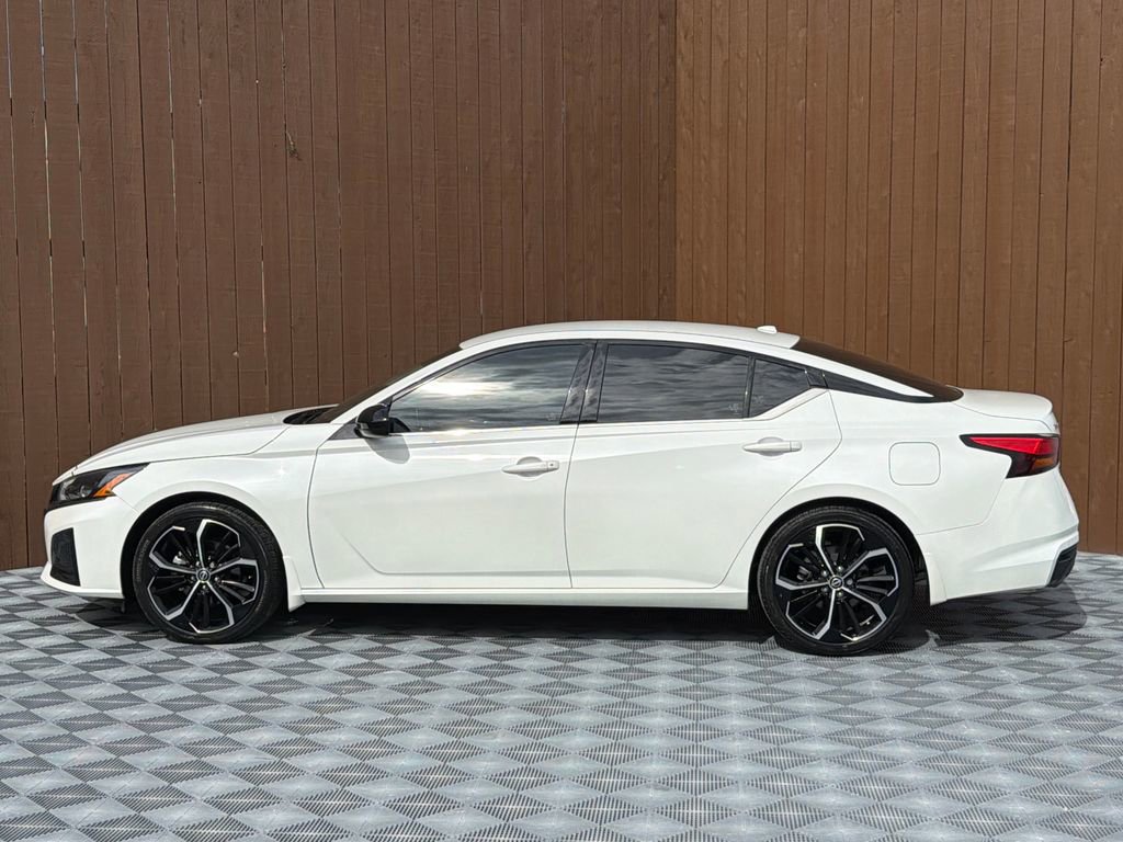 Used 2023 Nissan Altima 2.5 SR FWD image 13