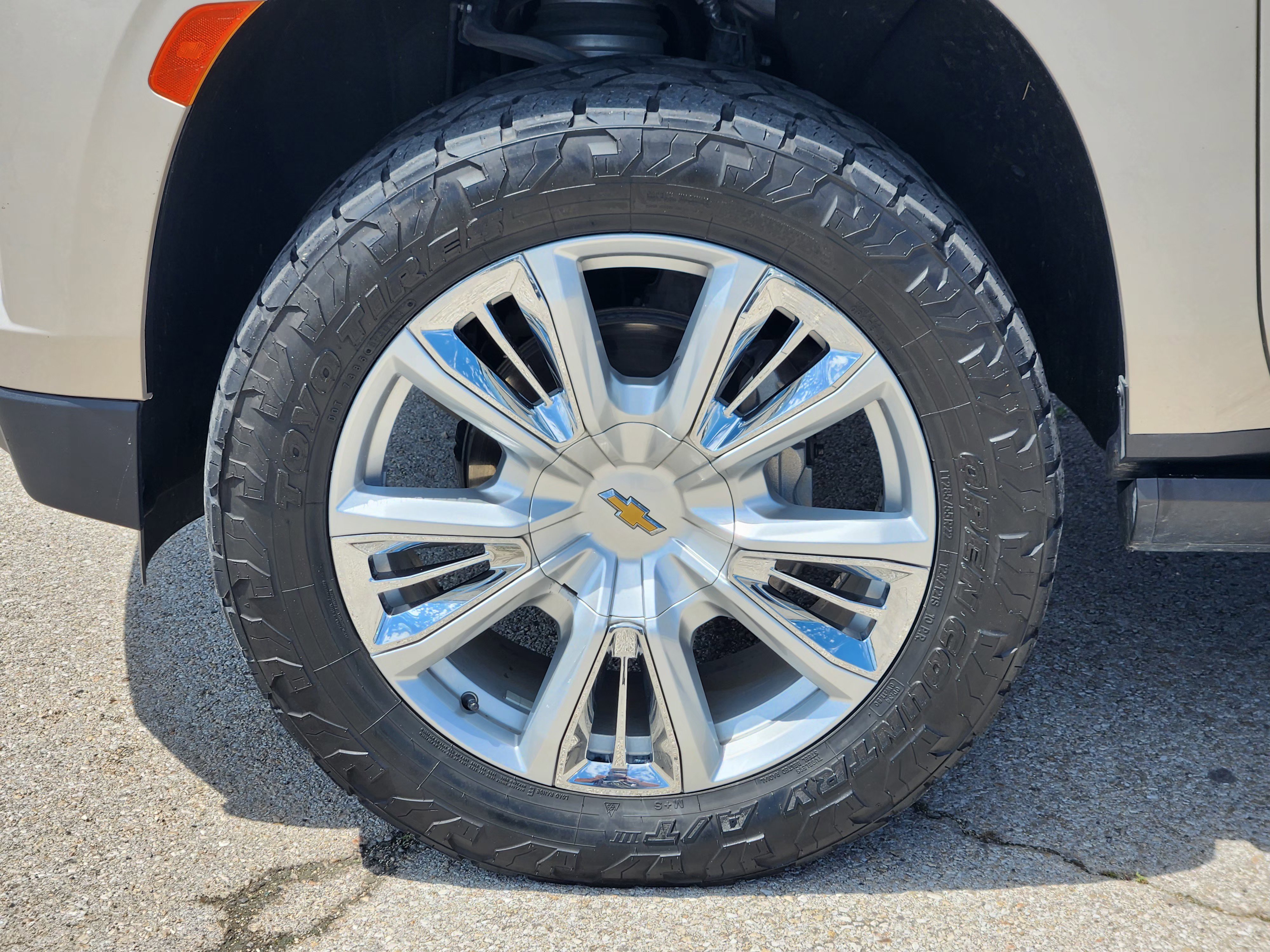 Used 2024 Chevrolet Suburban High Country AWD/4WD image 10
