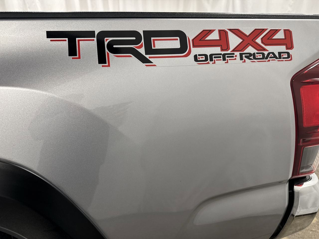 Used 2018 Toyota Tacoma TRD Off-Road AWD/4WD image 18