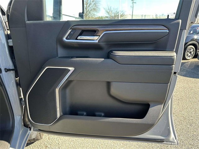 Used 2024 Chevrolet Silverado 3500 LT w/ Convenience Package image 8