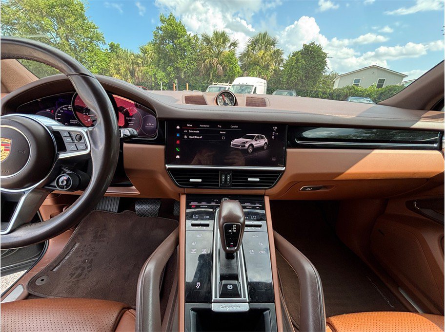 Used 2022 Porsche Cayenne AWD/4WD image 11