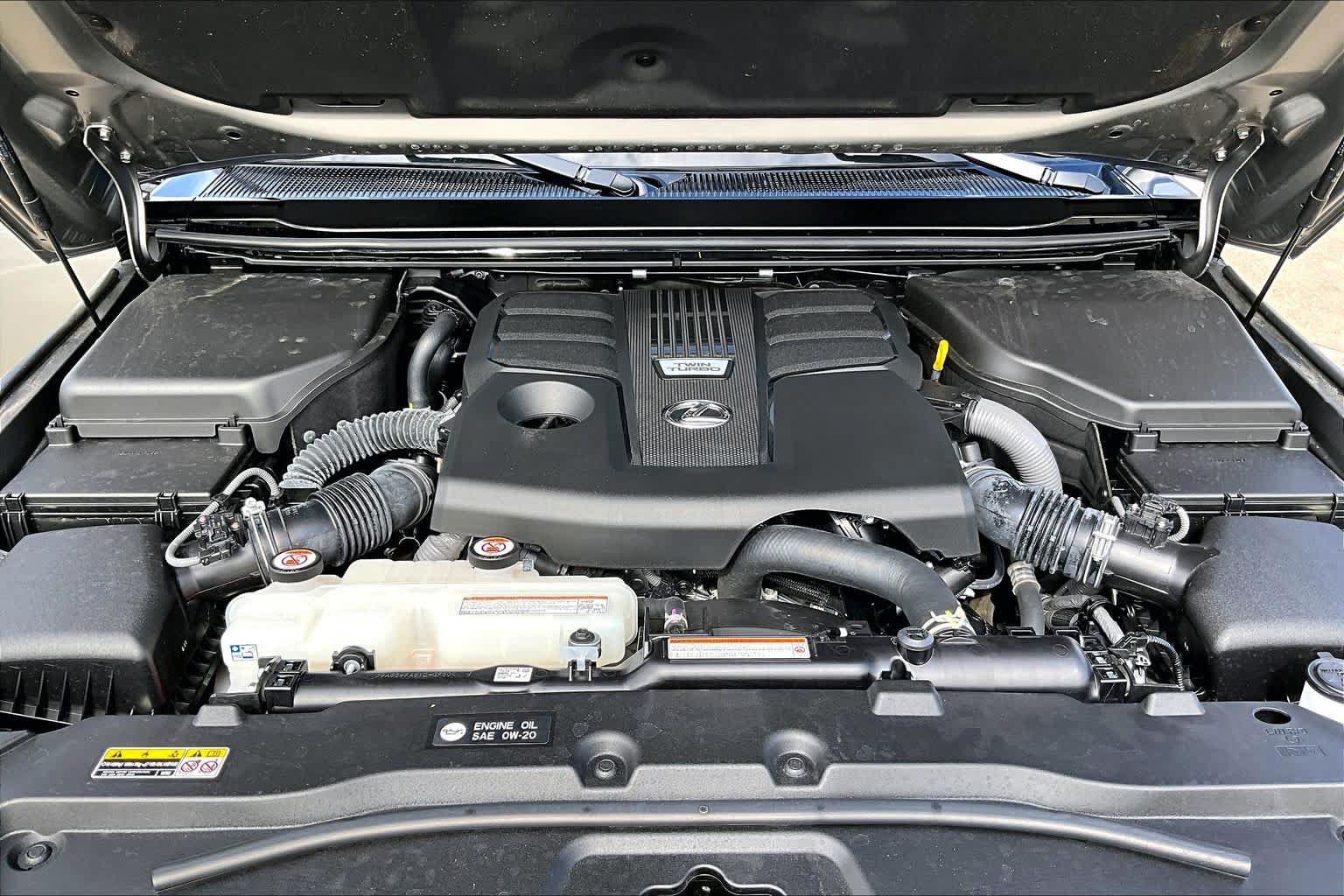 Used 2025 Lexus GX 550 w/ Accessory Package (2T) AWD/4WD image 29