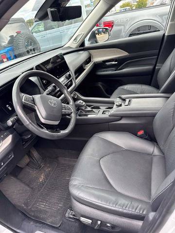 Used 2024 Toyota Grand Highlander AWD image 24